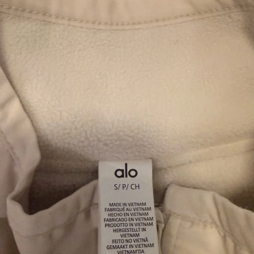 ALO Yoga sleeveless bomber